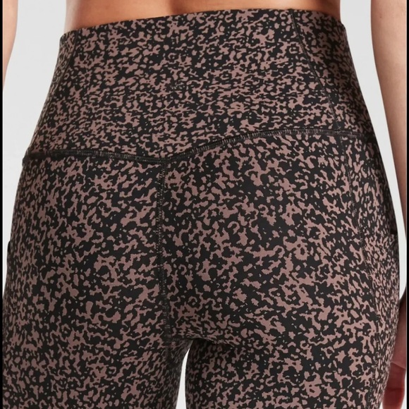 Athleta Salutation Stash Pocket II Gravel 7/8 Tight Mineral Brown Size S - Picture 2 of 9